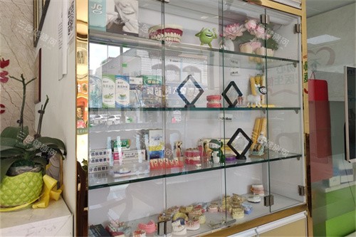 东莞石碣德智口腔门诊展示柜