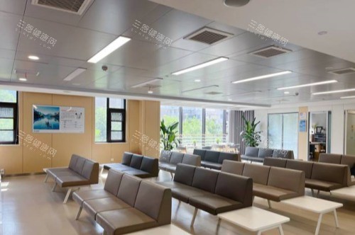郑州普瑞眼科医院等候区
