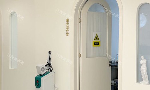 北京黄寺的激光治疗室