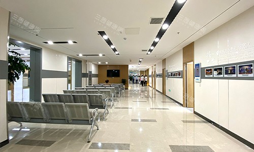 成都西部中西医结合医院整形科的大厅环境