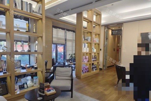 温州星范整形展示柜示意图 温州星范整形展示柜示意图