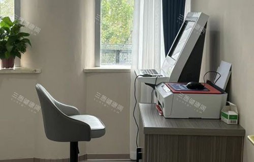 泰州百年植发医生办公室
