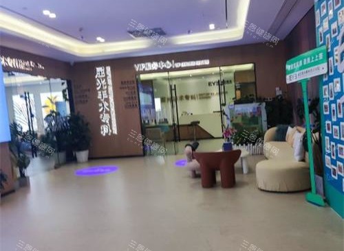 武汉爱尔眼科医院大厅环境