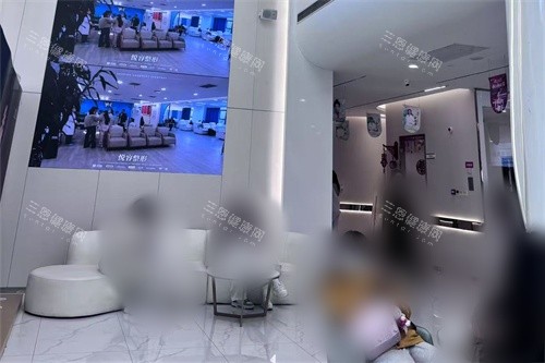 郑州悦容整形医院大厅休息区