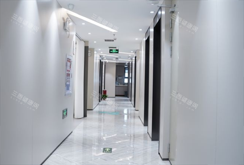 深圳鹏爱秀琪整形过道区