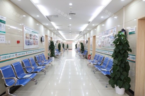 北京国丹白癜风医院候诊区域