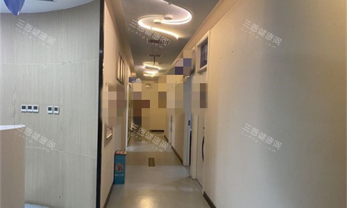 河南洛阳维乐口腔诊室门口