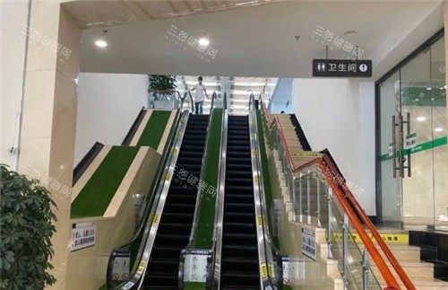 大连何氏眼科电梯区