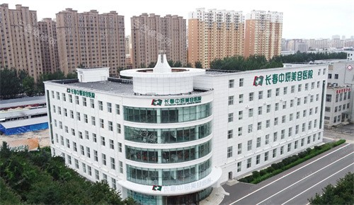 长春想隆胸又怕不自然？中妍整形这3个隆胸术例凭啥被整友夸“像天生”？