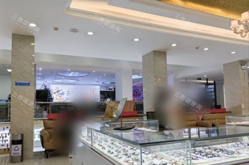 昆明普瑞眼科医院配镜区