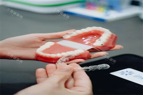 牙齿矫正宣传图 牙齿矫正宣传图