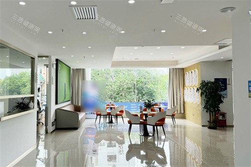 佛山中益口腔大厅环境 佛山中益口腔大厅环境