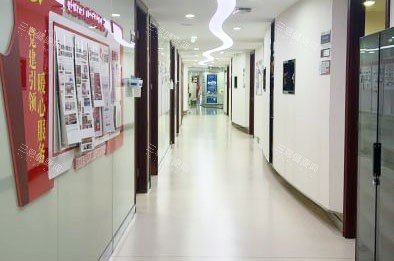 广州好佰年口腔走廊环境实拍图 广州好佰年口腔走廊环境实拍图