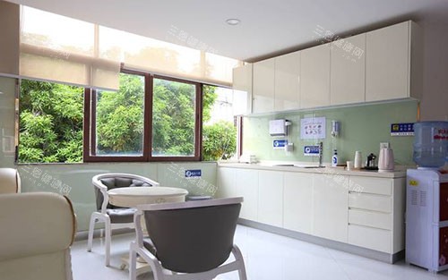 广州好佰年口腔牙齿治疗等候区 广州好佰年口腔牙齿治疗等候区