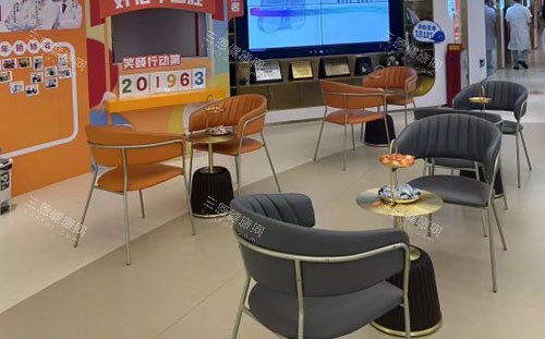 广州好佰年口腔大厅休息区 广州好佰年口腔大厅休息区