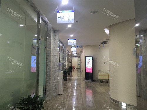 新疆乌鲁木齐美奥口腔天山区光明路旗舰店走廊环境