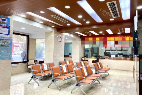 成都医大口腔室内一角