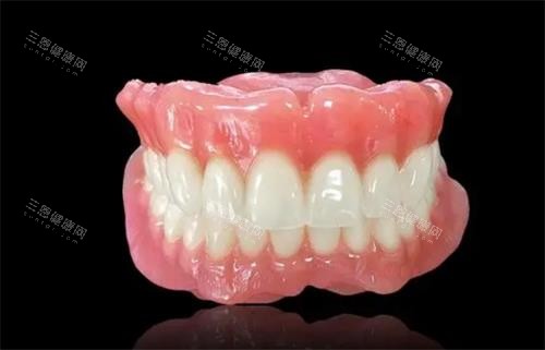 吸附式假牙的示意图