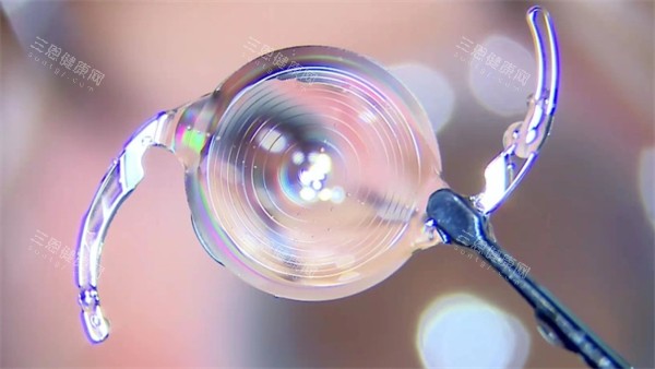 白内障晶体示意图 白内障晶体示意图