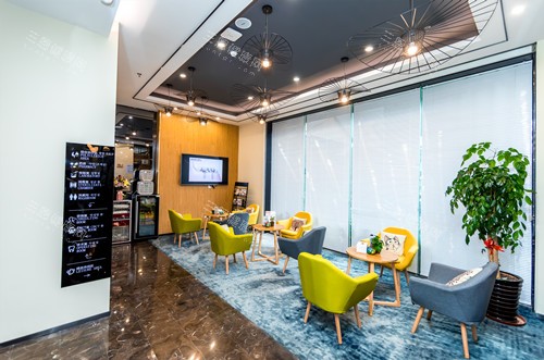 中山松鼠口腔小榄店候诊区 中山松鼠口腔小榄店候诊区