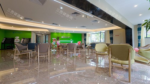 中山松鼠口腔石岐店大厅环境 中山松鼠口腔石岐店大厅环境
