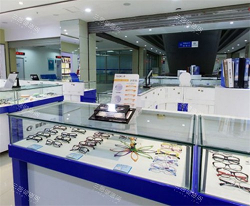 邯郸爱眼眼科配镜区环境图 邯郸爱眼眼科配镜区环境图