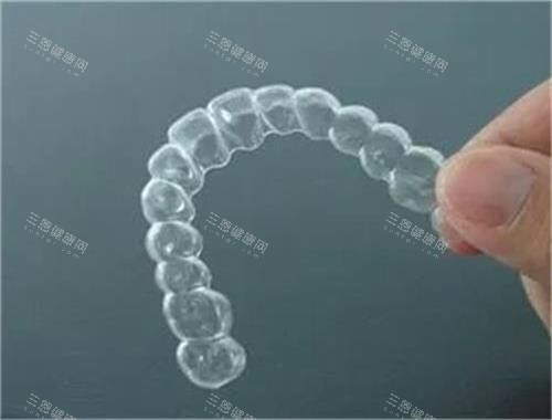 隐形牙齿矫正器示意图 隐形牙齿矫正器示意图
