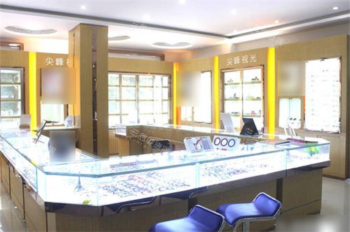 南阳尖峰眼科医院配镜区 南阳尖峰眼科医院配镜区