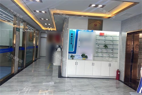 拉萨雅博仕口腔诊疗区及展柜环境