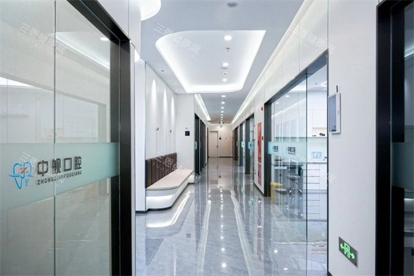 广元中舰口腔走廊环境一角 广元中舰口腔走廊环境一角