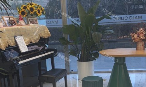 北京马泷齿科等待区的钢琴图