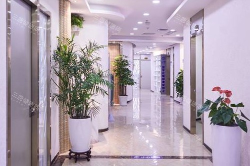 深圳鹏程口腔走廊环境图