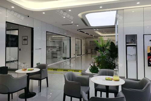 重庆中附大口腔医院环境图