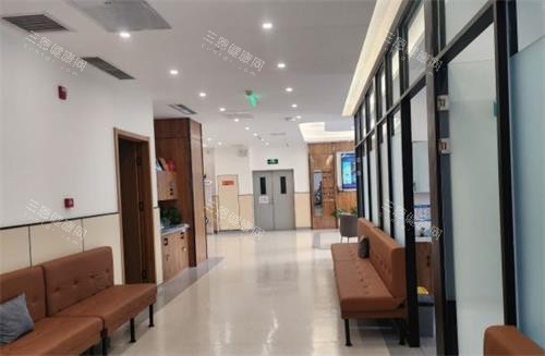 北京朝聚眼科过道