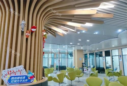 昆明普瑞眼科医院大厅等候区