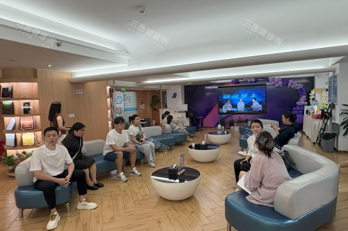 成都锦江极光口腔大厅休息区环境