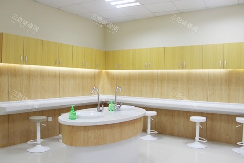 佛山爱尔眼科医院配镜室试戴区 佛山爱尔眼科医院配镜室试戴区