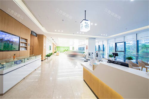 深圳深东爱尔眼科二楼综合科环境 深圳深东爱尔眼科二楼综合科环境