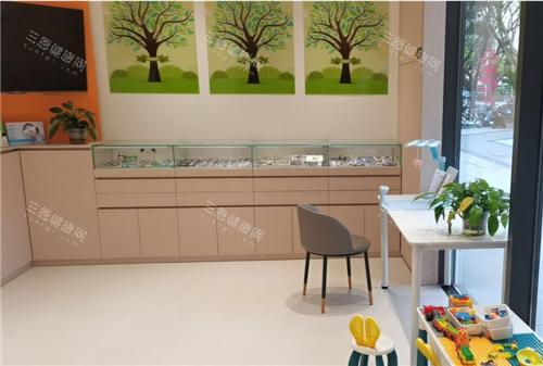 深圳光爱眼科儿童等候区