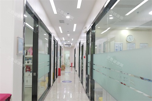 合肥蓝天贝杰口腔医院政务院区走廊环境