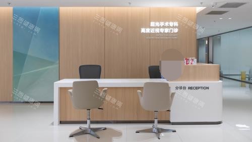 重庆爱尔眼科前台场景照 重庆爱尔眼科前台场景照