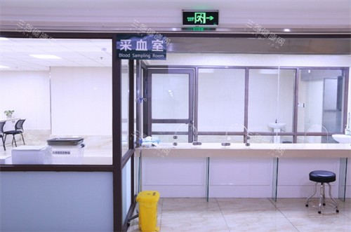 成都友谊医院疤痕科验血室环境一览图 成都友谊医院疤痕科验血室环境一览图