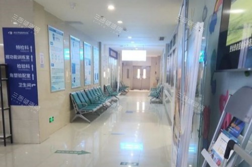 西安华厦眼科医院候诊区